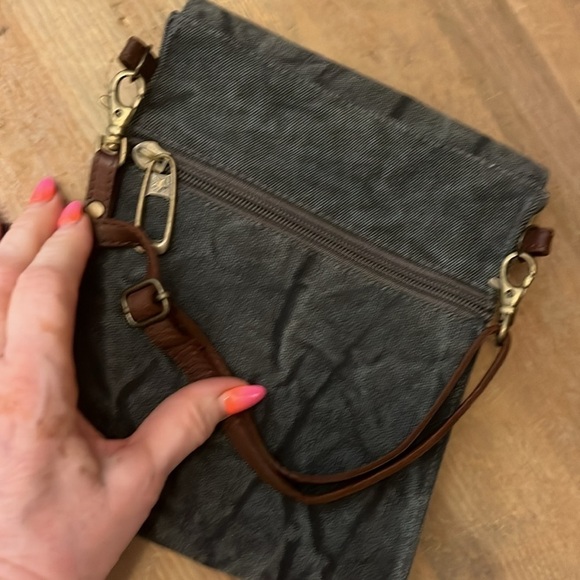 Primitives by Kathy Crossbody Bag “Be Kind” Floral Design Magnetic Flap Lined - Picture 8 of 11